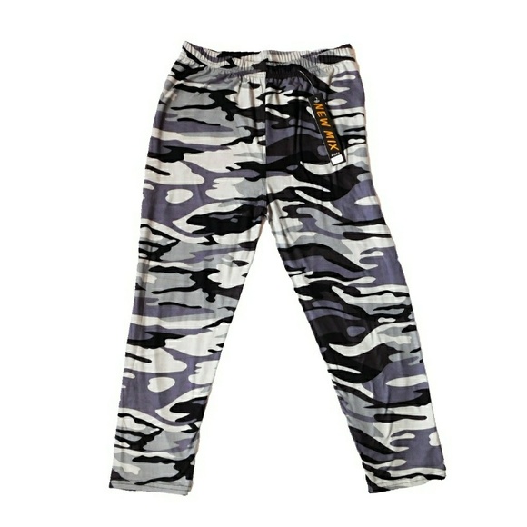 NWT - ULTRA MILKY SOFT GRAY CAMO CAPRI LEGGINGS - Picture 4 of 7
